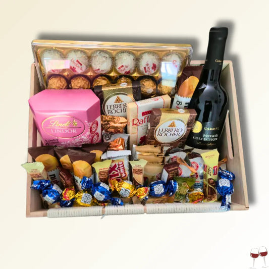 מארז "אביאל"- סלסלת עץ יוקרתית פרלינים ויין | שוקולטי