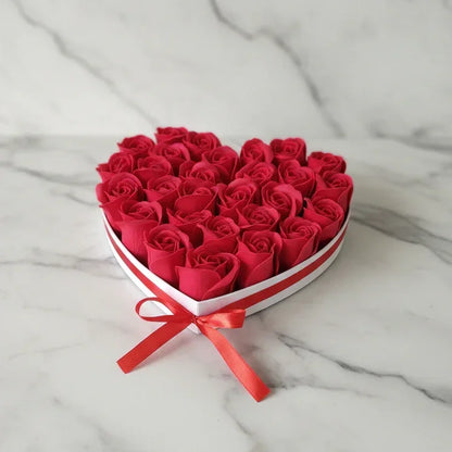 מגש בצורת לב מלא בפרחים - hearts N' roses | שוקולטי